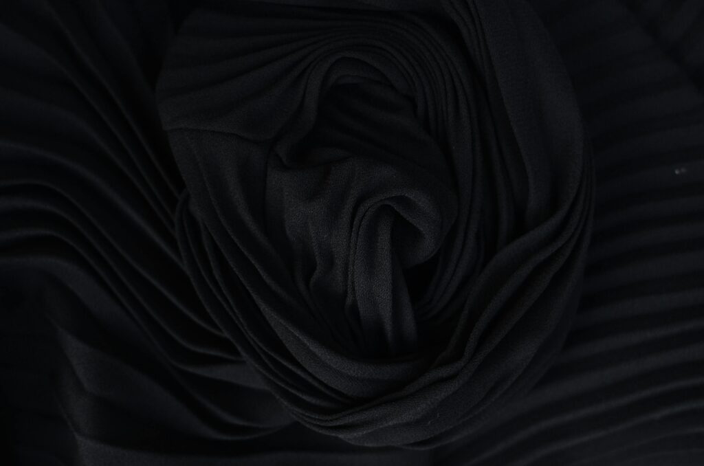 Abstrakcyjna kompozycja symbolizująca ambush marketing – przykłady nieoficjalnych działań promocyjnych marek